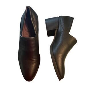 Black Leather Block Heel Ankle Boots. 10